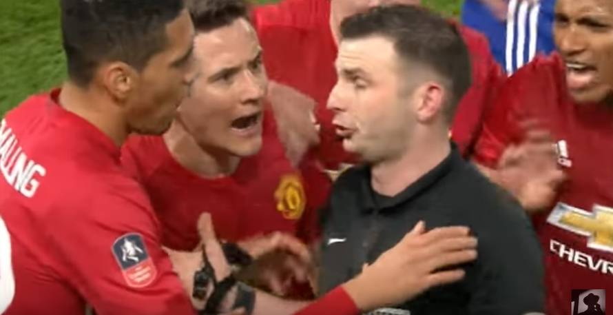 FA kaznio Manchester United zbog reakcije na suca Olivera...