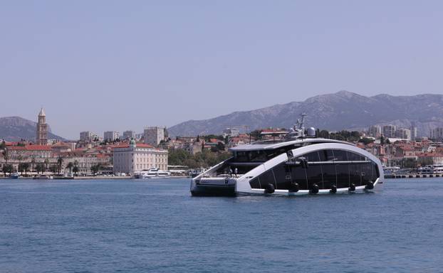 Jahta neobičnog izgleda This Is It uplovila u Split 