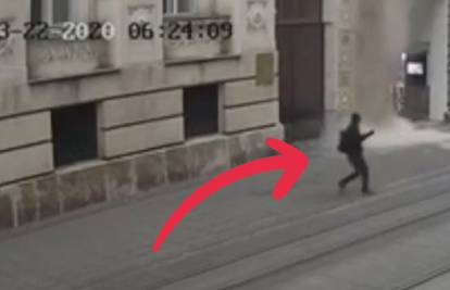 VIDEO Bezbrižno hodao prema Trgu, a onda se počelo tresti: Za dlaku je izbjegao katastrofu...