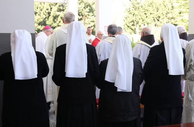 Šibenik: Na blagdan Svih svetih misno slavlje predvodio je mons. Tomislav Rogi?