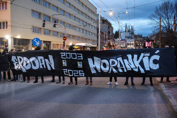 Sarajevo: Prosvjed nakon stravične tramvajske nesreće produžio se i na večernje sate