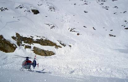 Slovenski skijaš u Austriji je izazvao lavinu na stazi