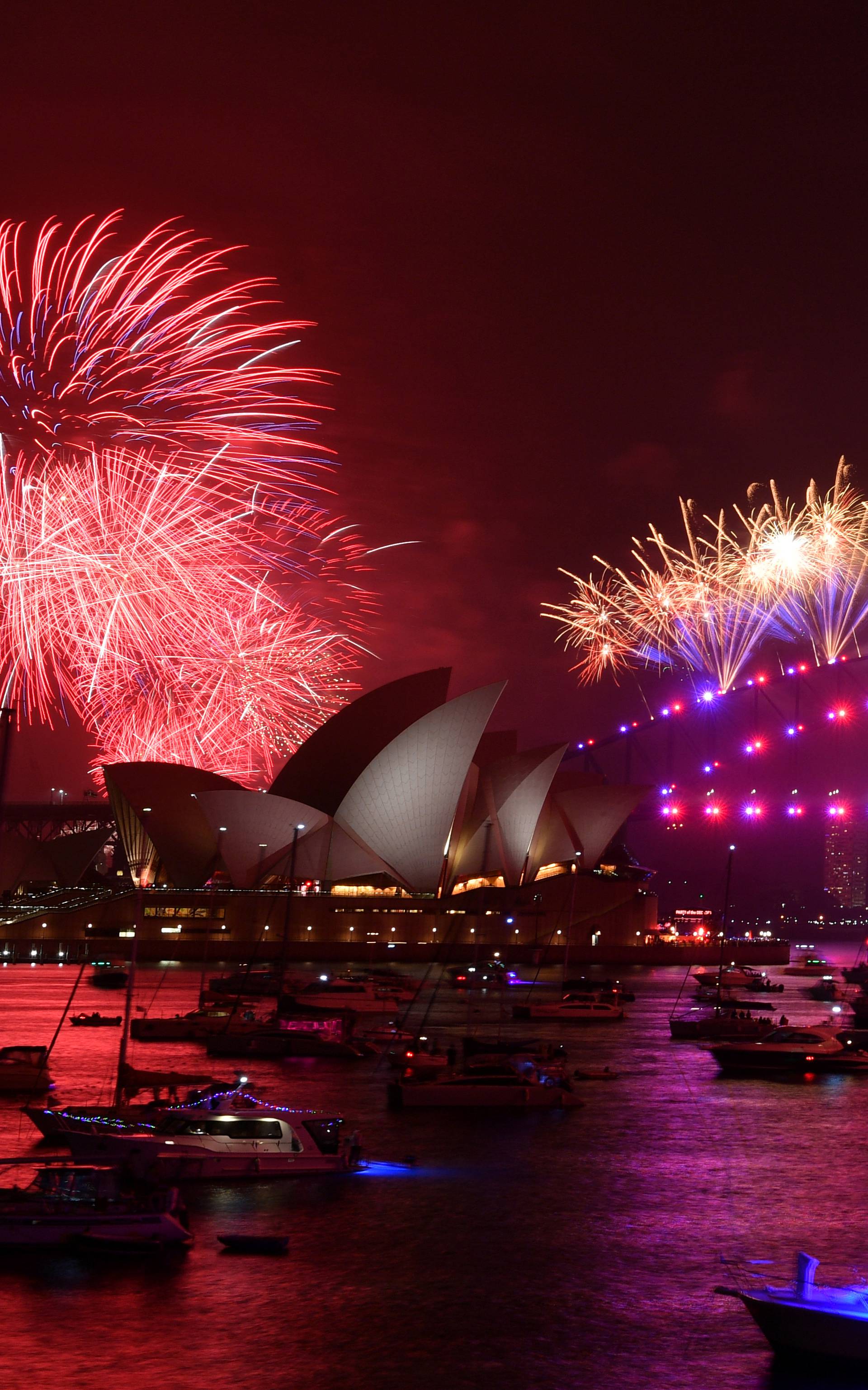 Pola svijeta već ušlo u Novu godinu uz vatromet i veselje