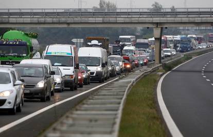 HAK: Nesreća na A4 u smjeru Zagreba, vozi se jednim trakom