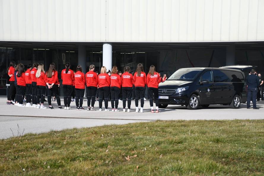 Rukometašice Podravke oprostile se od svog trenera Zlatka Saračevića