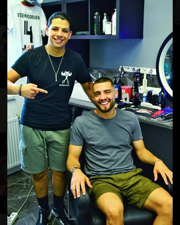 FOTO Tko je brijač 'vatrenih'? Uspio je nagovoriti Modrića na promjenu: 'Perišić? Boljelo me'