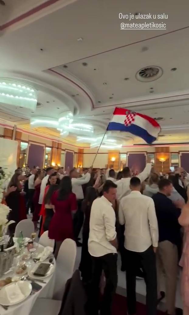 FOTO Bajkovita svadba Hrvatice koja nastupa za Crnu Goru. Kum bivši 'vatreni', pjevao im i Vuco