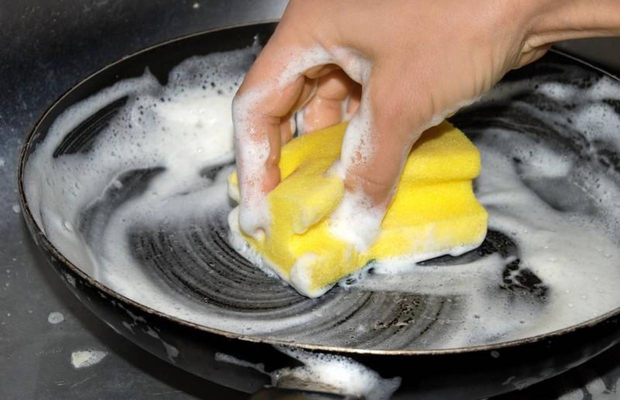Top savjeti kako održavati neprianjajuće tave - da potraju