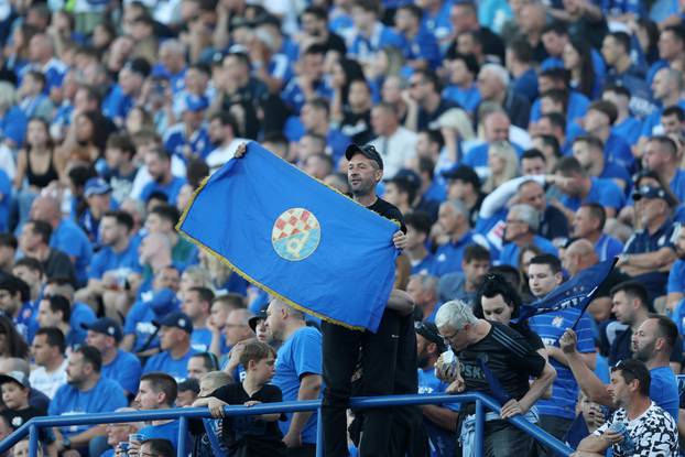 Zagreb: Navijači na utakmici Dinama i Lokomotive