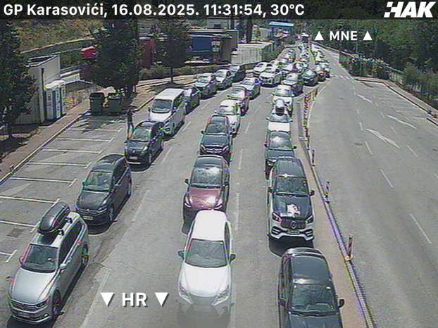 Pogledajte kolone automobila na cestama i granicama