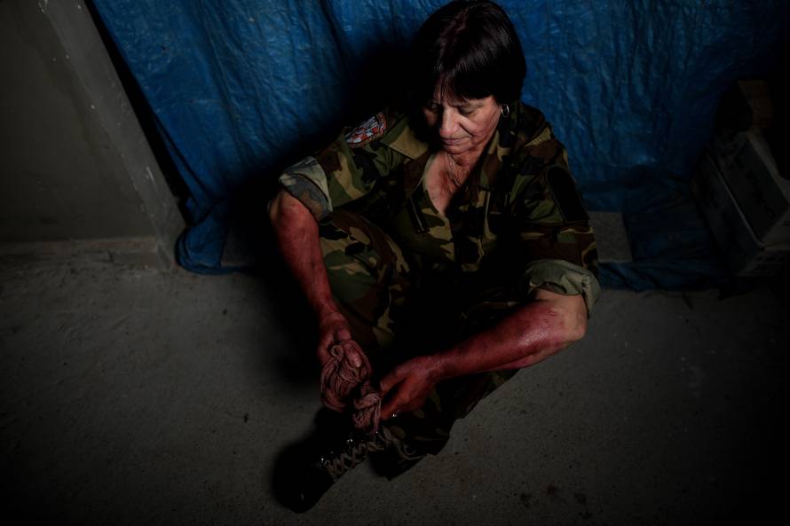 'Ruke su mi bile pune krvi.  Čim bi zaklopila oči jednom suborcu  već bi me zvao drugi ranjeni... '