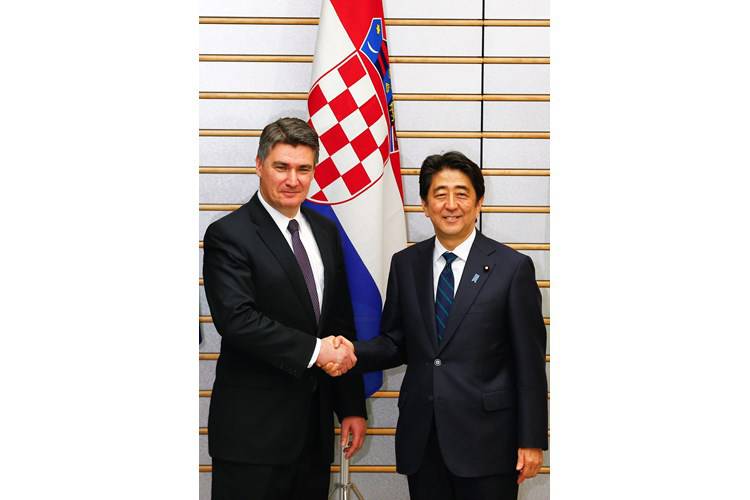 Tko je upucani Shinzo Abe? Bio je najdugovječniji premijer, a snažno se protivio Sj. Koreji