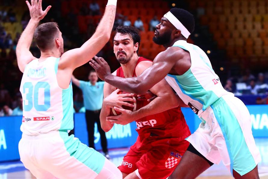 Pirej: Kvalifikacijski košarkaški turnir za Olimpijske igre u Parizu, Slovenija - Hrvatska
