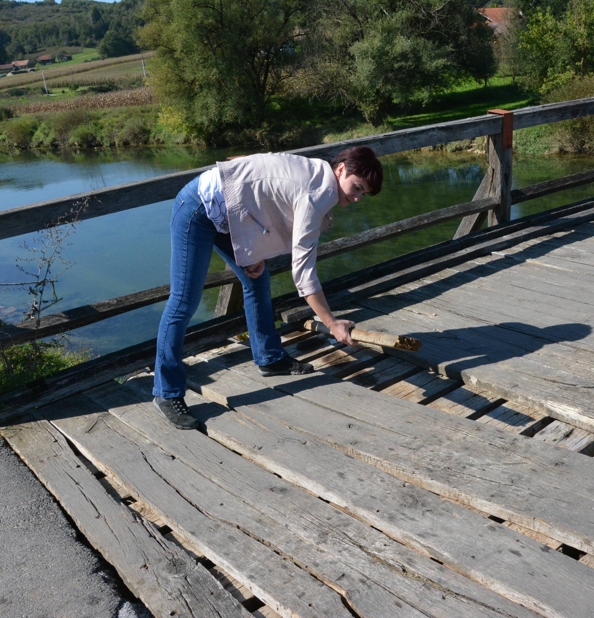 Mještani u čudu: Pola mosta obnovili, a pola nisu ni taknuli