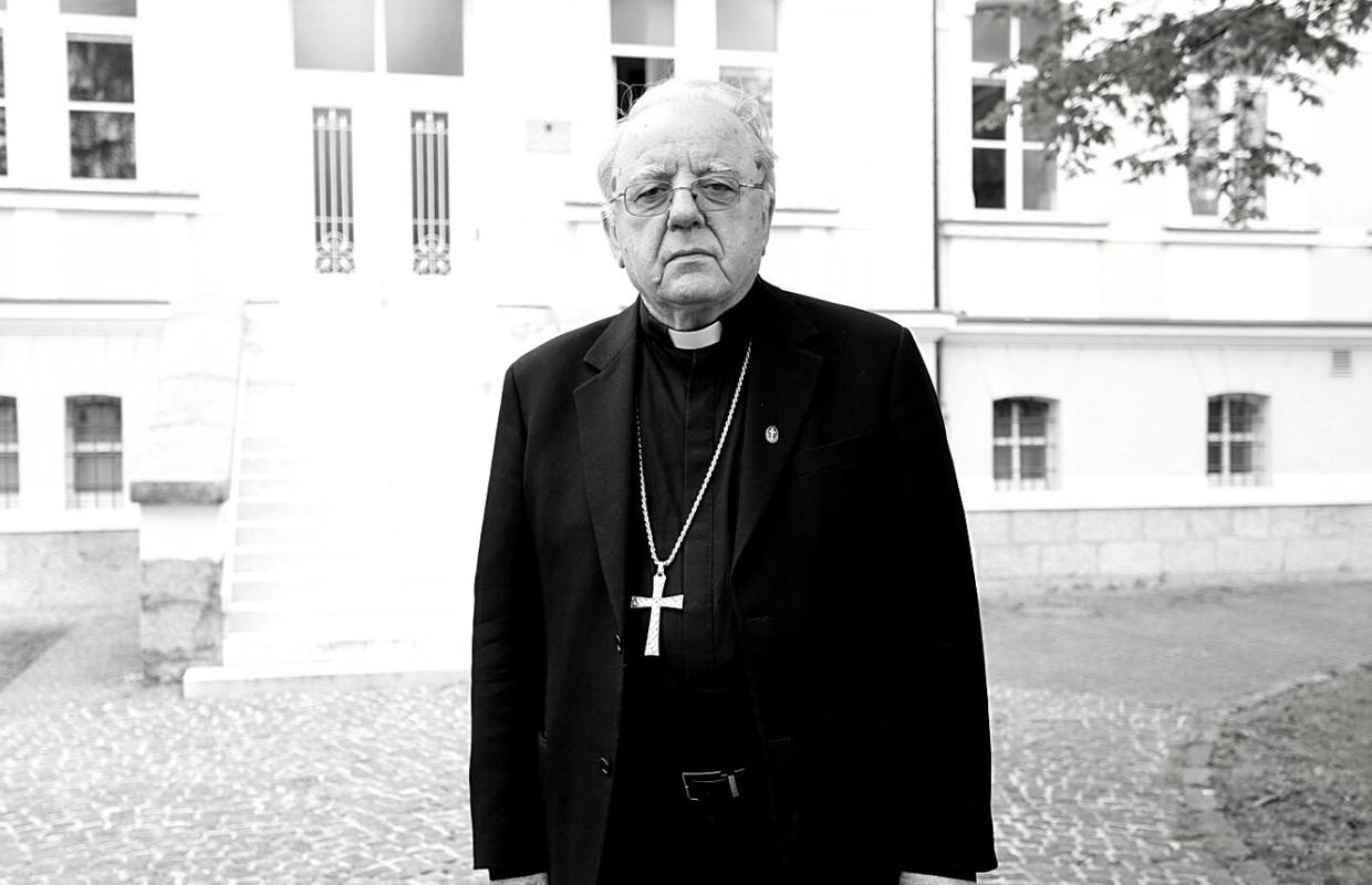 Biskup Mile Bogović preminuo je od posljedica korone u Rijeci