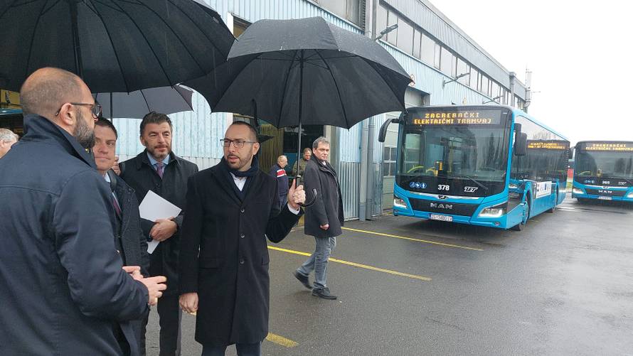 Ovo su novi ZET-ovi autobusi. Tomašević: Nadam se da će naši građani biti zadovoljni ovime!