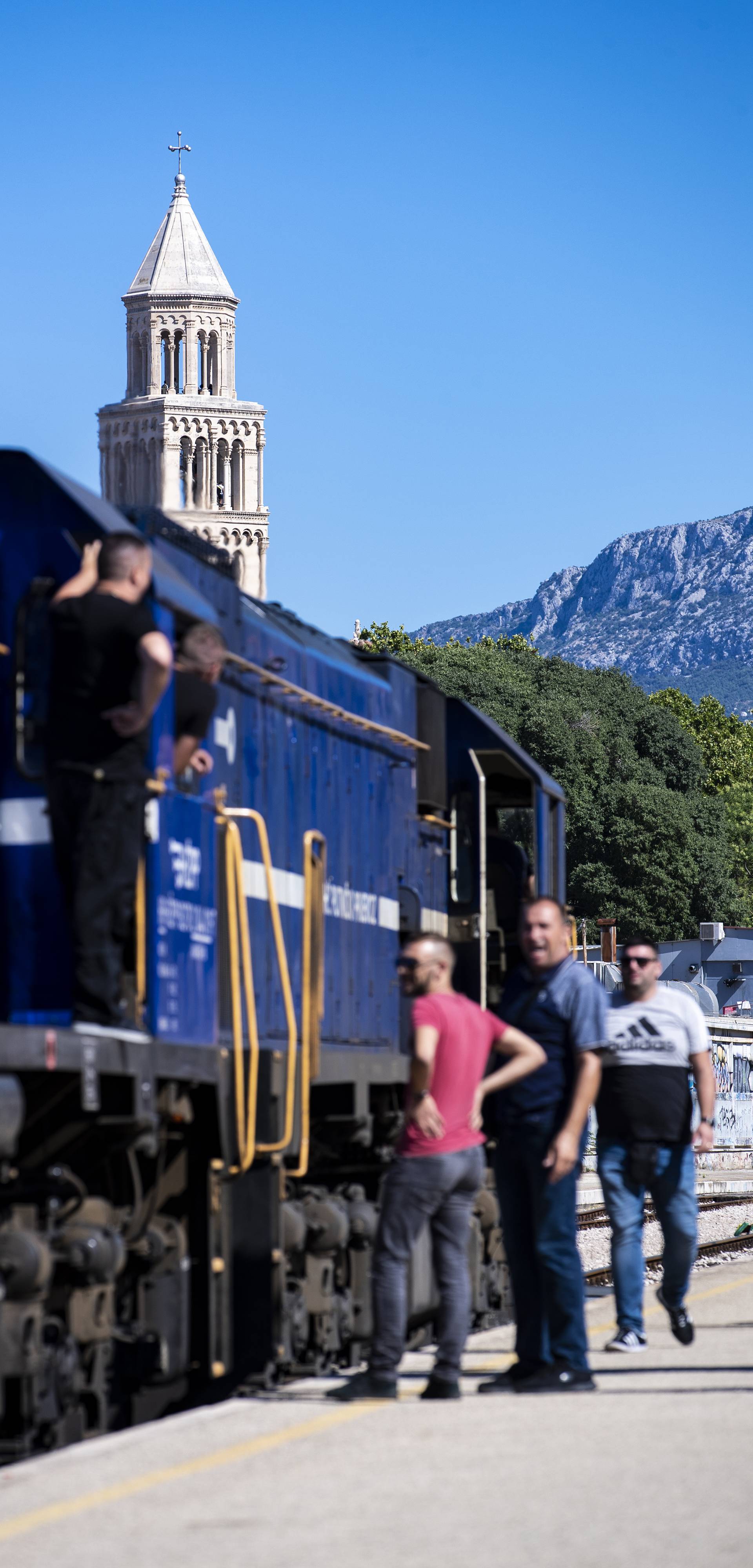 Split: Navijači Hajduka Bilim vlakom kreću prema Zagrebu na utakmicu Superkupa