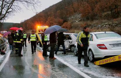 Nesreća kod Muća: U sudaru tri automobila poginula žena