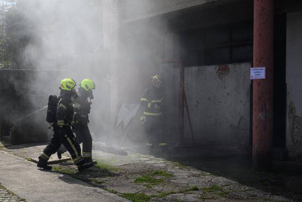 Zagreb: Demonstracija suradnje vatrogasne postrojbe i robotskog psa Unitree Go2 