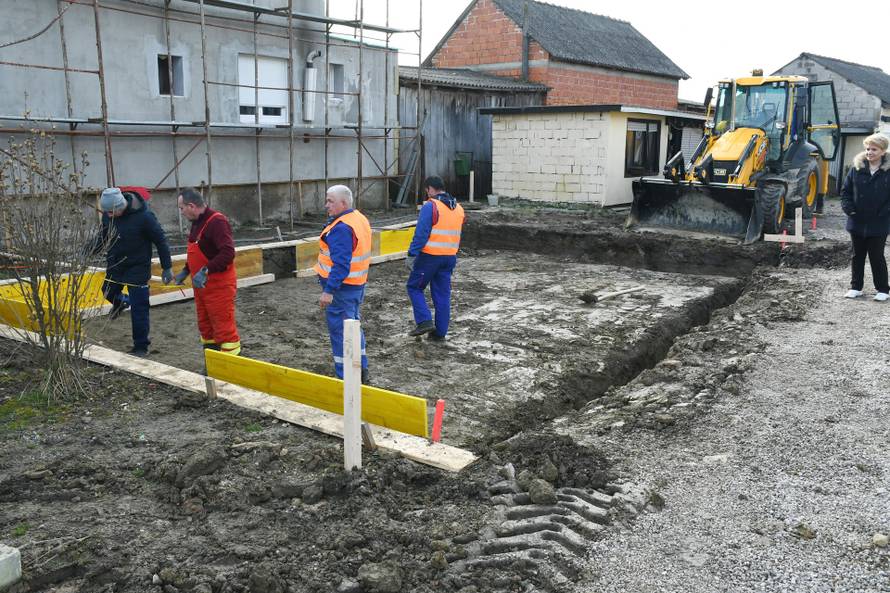 Sela: Nakon više od godinu dana od potresa započela izgradnja prve zamjenske kuće u državnoj obnovi