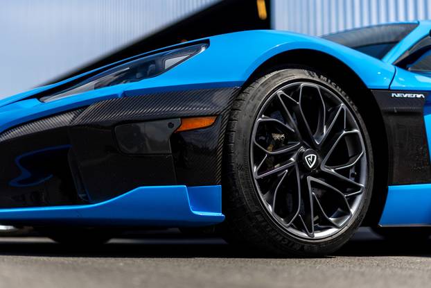 Rimac Nevere parkirane ispred Rimac kampusa u Kerestincu povodom Trilblazers Toura