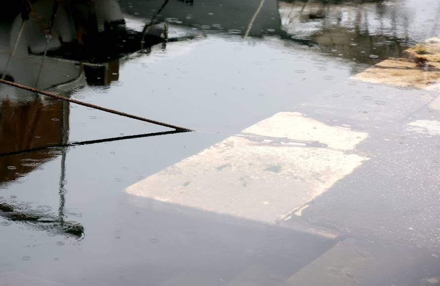 Šibenik: Jugo potopilo Dolac, cijela riva je pod morem