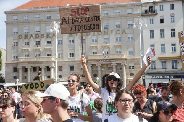 Tisuće prosvjednika preplavile središte Zagreba zbog otpada u Lici