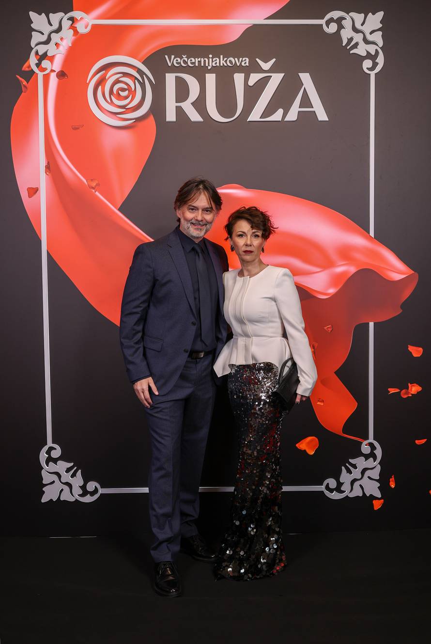 Zagreb: Uzvanici na dodjelu medijske nagrade "Večernjakova ruža" u Hrvatskom narodnom kazalištu