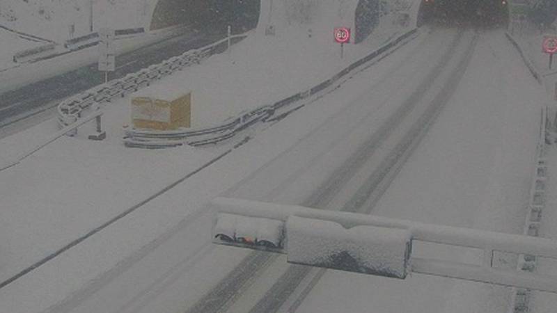 FOTO SNIJEG ZAMEO CESTU Evo kako izgleda A6 Zagreb - Rijeka