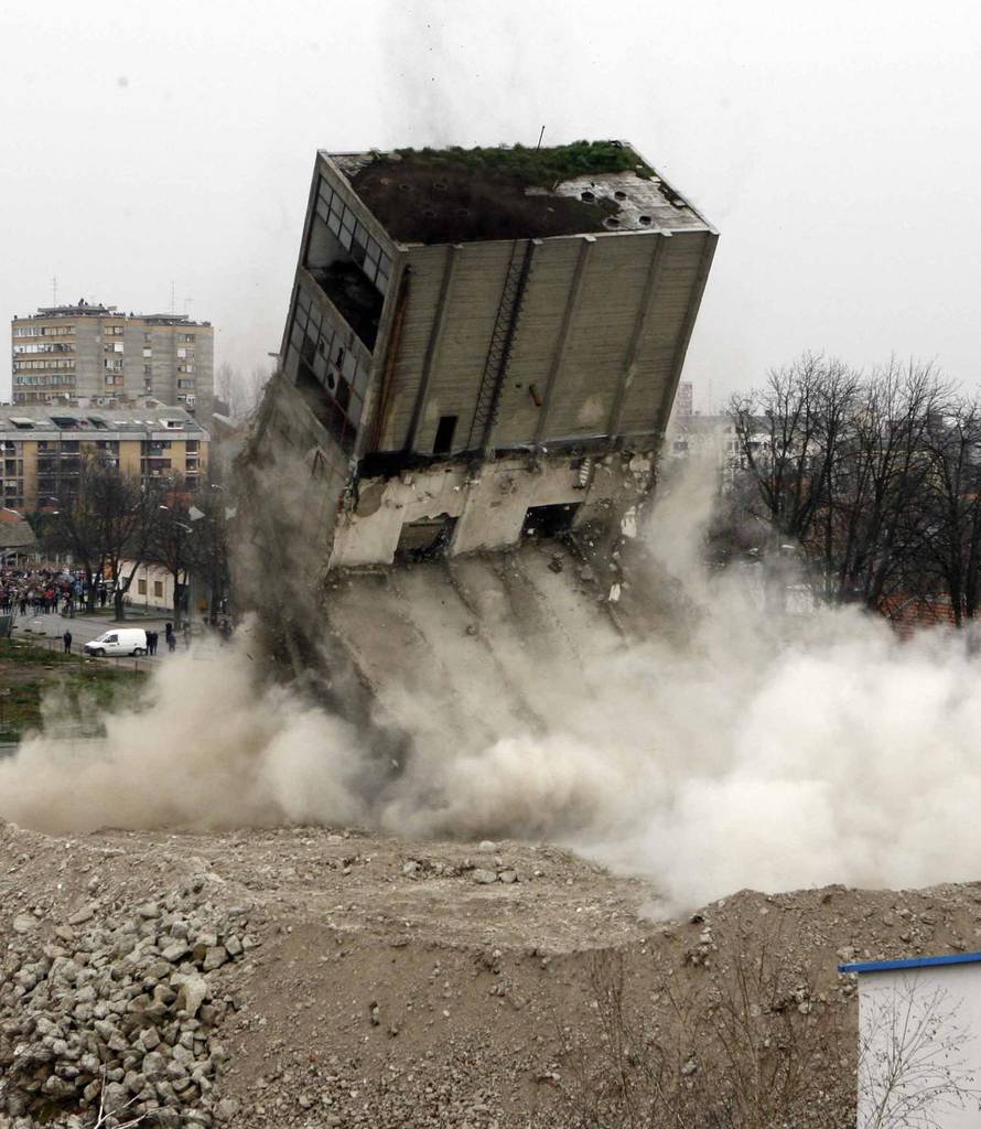 Osijek: Plansko miniranje i rušenje silosa u Huttlerovoj ulici