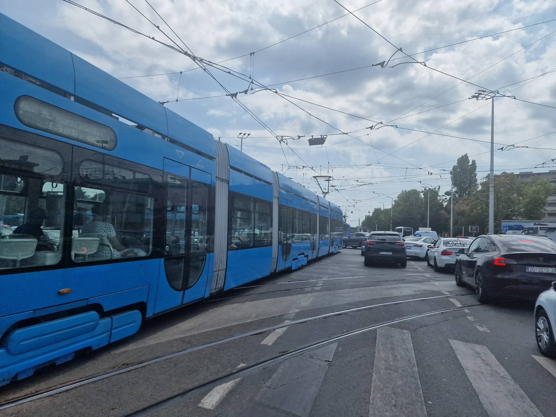 VIDEO Sve stalo na Držićevoj, novi kolaps usred Zagreba: 'Semafori su prestali raditi...'