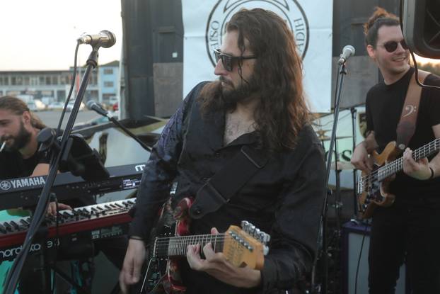 Osijek: Rock bend Echoes zabavljao Osječane na prvom pokretnom koncertu