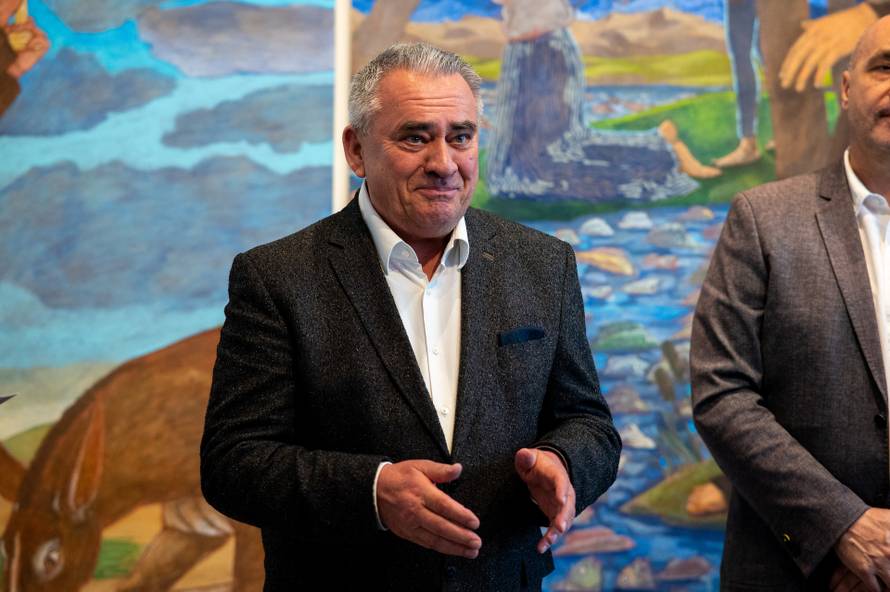 Zagreb: Otvorenje izložbe Tomislava Buntaka na kojoj predstavlja oltarni poliptih izrađen za crkvu sv. Antuna Padovanskog