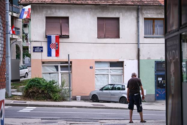 Knin: Hrvatske zastave vijore se gradom