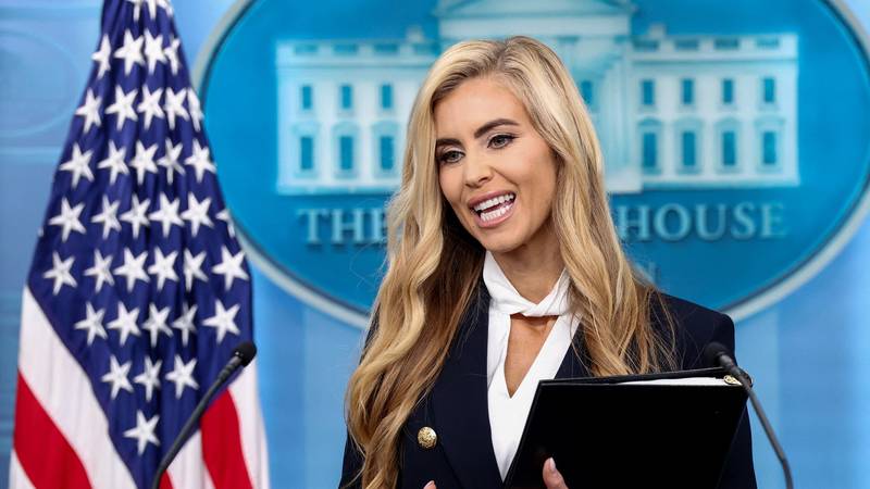 Trumpova glasnogovornica se reklamira kao odvjetnica. Nema dokaza da je ikad položila ispit