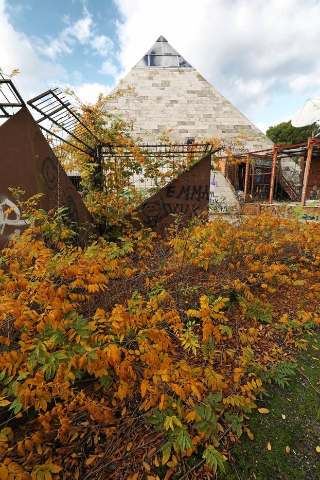 Pula: Propadanje pulske ljepotice Piramide