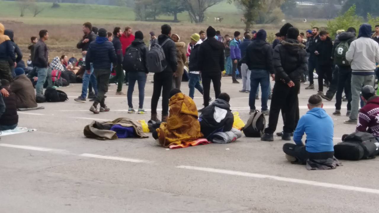 Migranti ih gađali kamenjem: Lakše ozlijeđena dva policajca