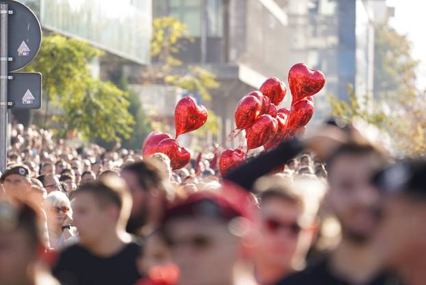 Novi Sad utihnuo na 16 minuta za sve poginule u nesreći u padu nadstrešnice
