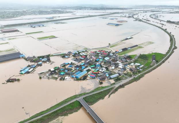 South Korea lashed by heavy rain