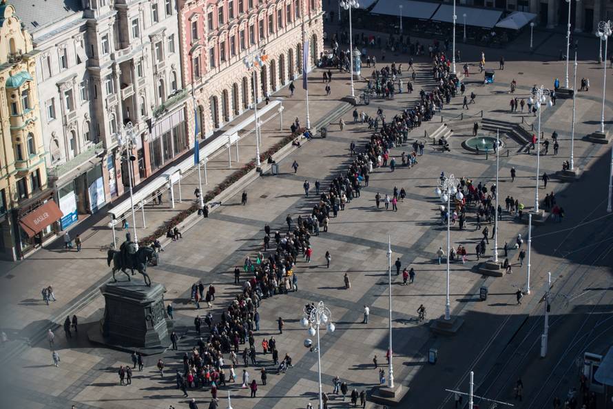 Dan je Svih svetih: Pogledajte fotografije s hrvatskih groblja