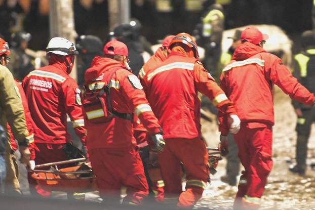15 dead in Bolivian plane crash on highway