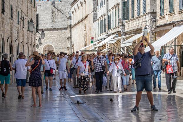 Dubrovnk: S početkom rujna broj turista u gradu i na plaži ne opada