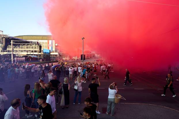Zagreb: Vojni mimohod završio uz veličanstveni pirotehnički šou 