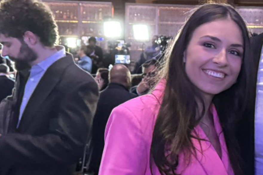 Hrvatica je glasnogovornica Zohrana Mamdanija. Skupljala je milijune za Demokrate