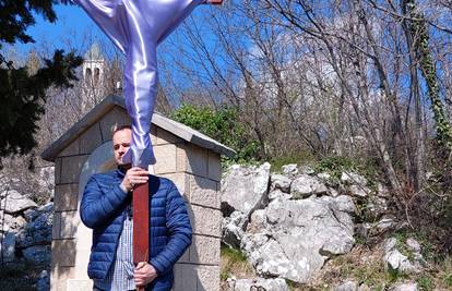 Križni put u Zagvozdu: Više stotina ljudi pratilo ga u molitvi