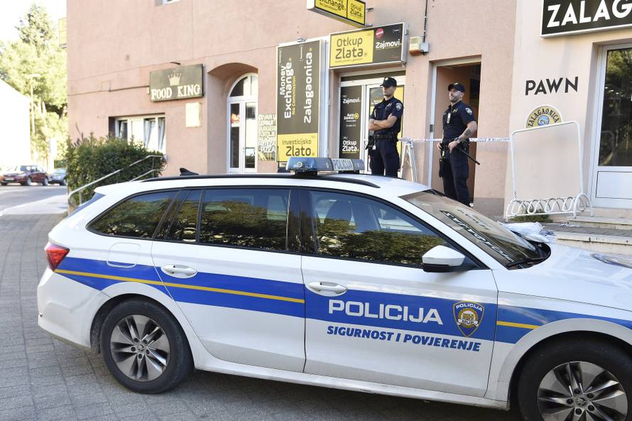U Šibeniku nožem ubijen mladić, djevojka se bori za život