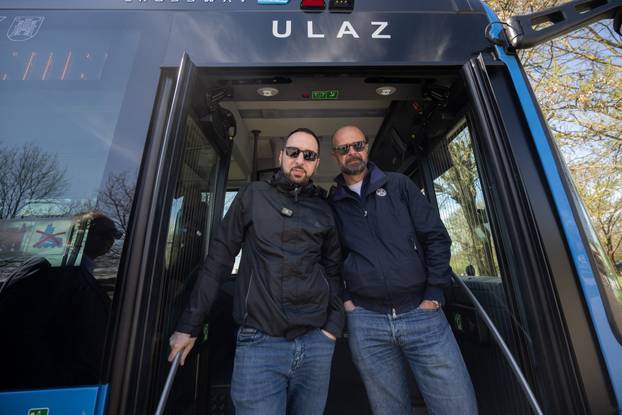 Zagreb: Tomislav Tomašević i suradnici predstavili prvi električni autobus namijenjen za javni prijevoz