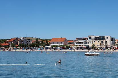 Plaža na Viru prepuna kupača