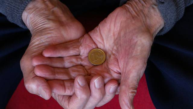 HZMO: U srijedu kreće isplata naknada za starije osobe. Evo tko sve ima pravo na nju