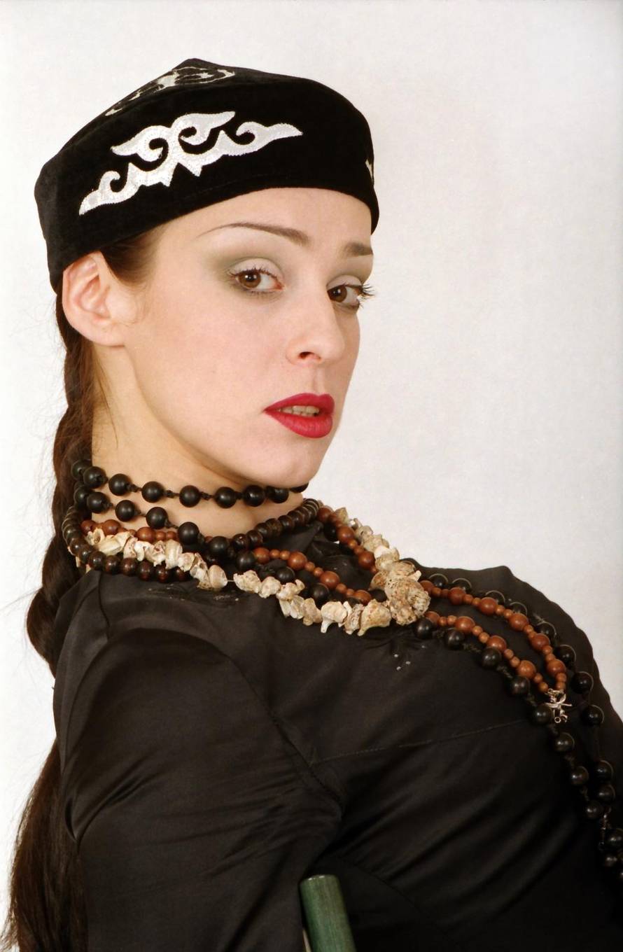 Nakon nesretnih ljubavi je sve napustila i otišla u samostan...